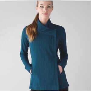 Lululemon Coast Wrap II in Heathered Alberta Lake Blue Size 8